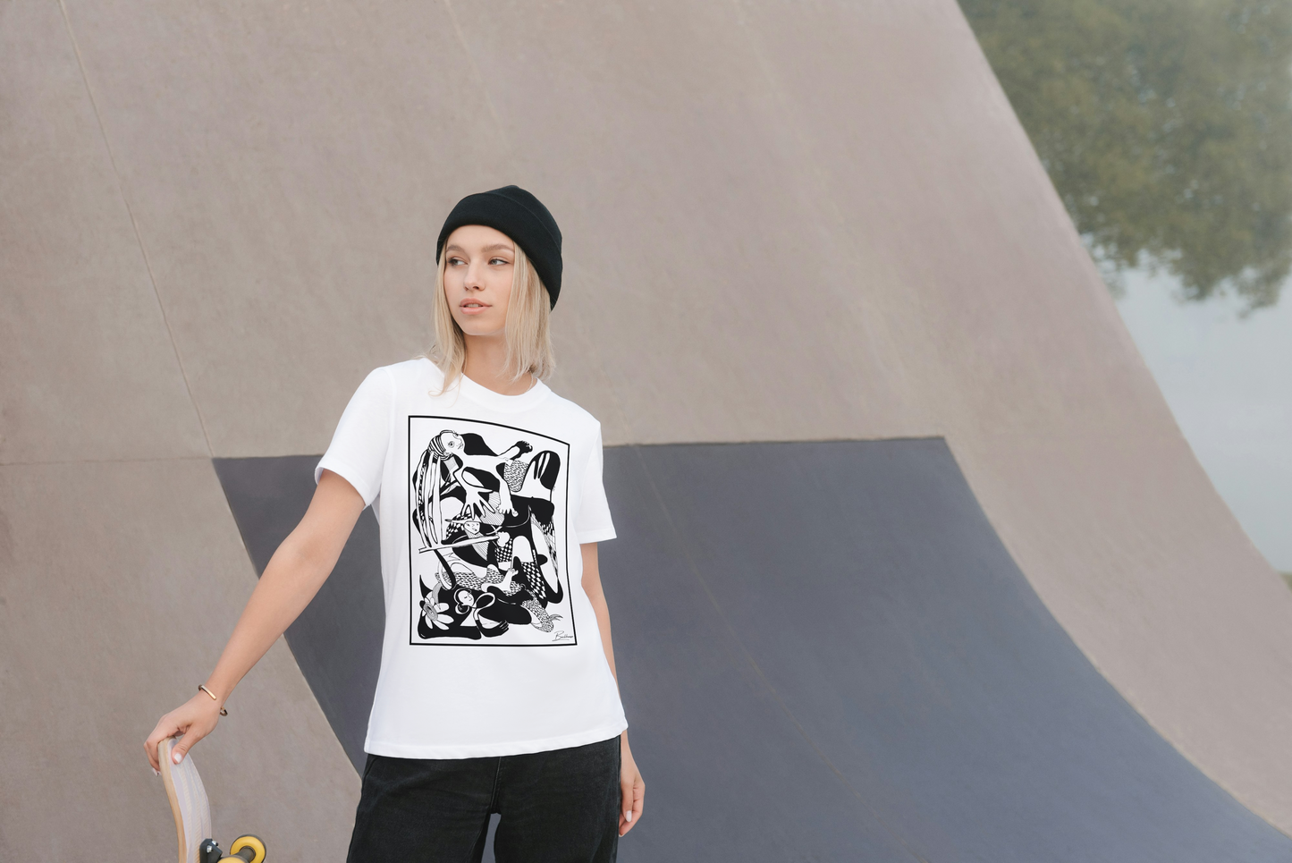 Fantasy In Black - T-Shirt